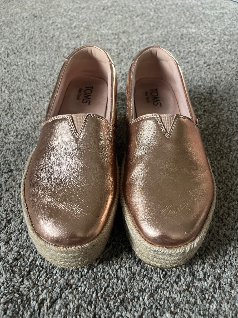 TOMS Metallic Rose Gold Espadrille Slip-On Platform size 7.5